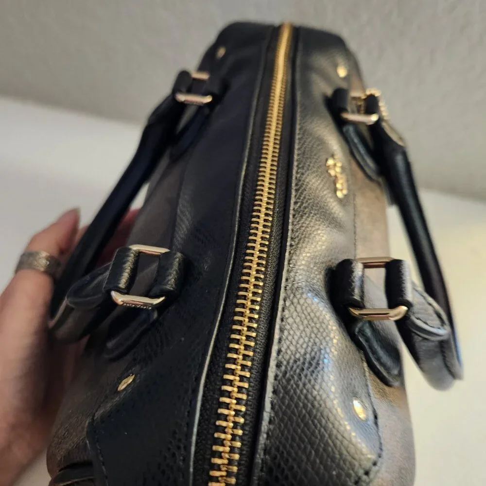 Coach Euc Signature Mini Bennett Shoulder Bag